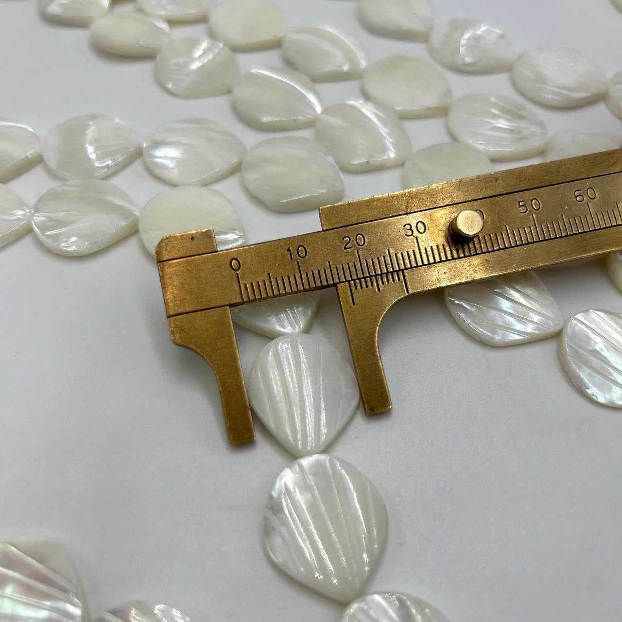 Бусины Перламутр ракушка 20*18мм натуральный камень